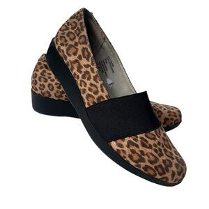 Mountain Sole Womens 9.5 Brown Leopard Print Headwind Slip On Wedge Mule Loafers